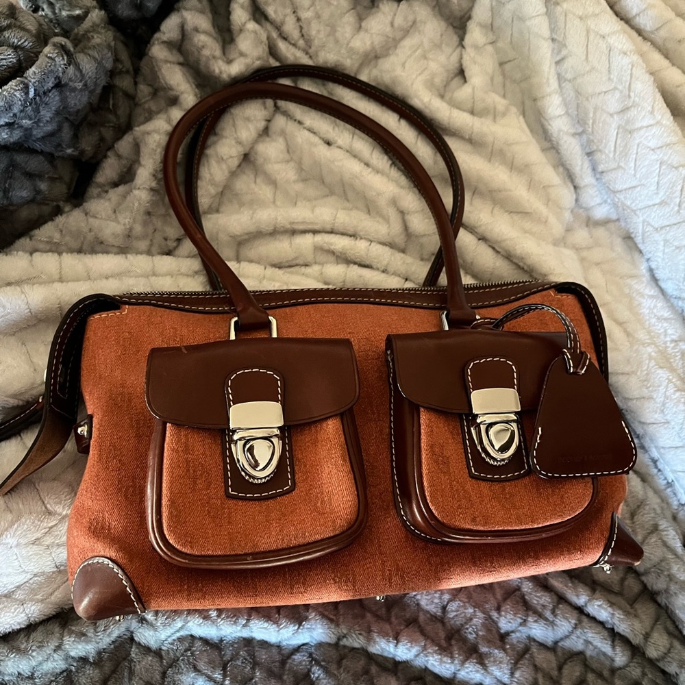 Dooney & Bourke perfect 🤩 condition purse & wristlet perfect inside too!